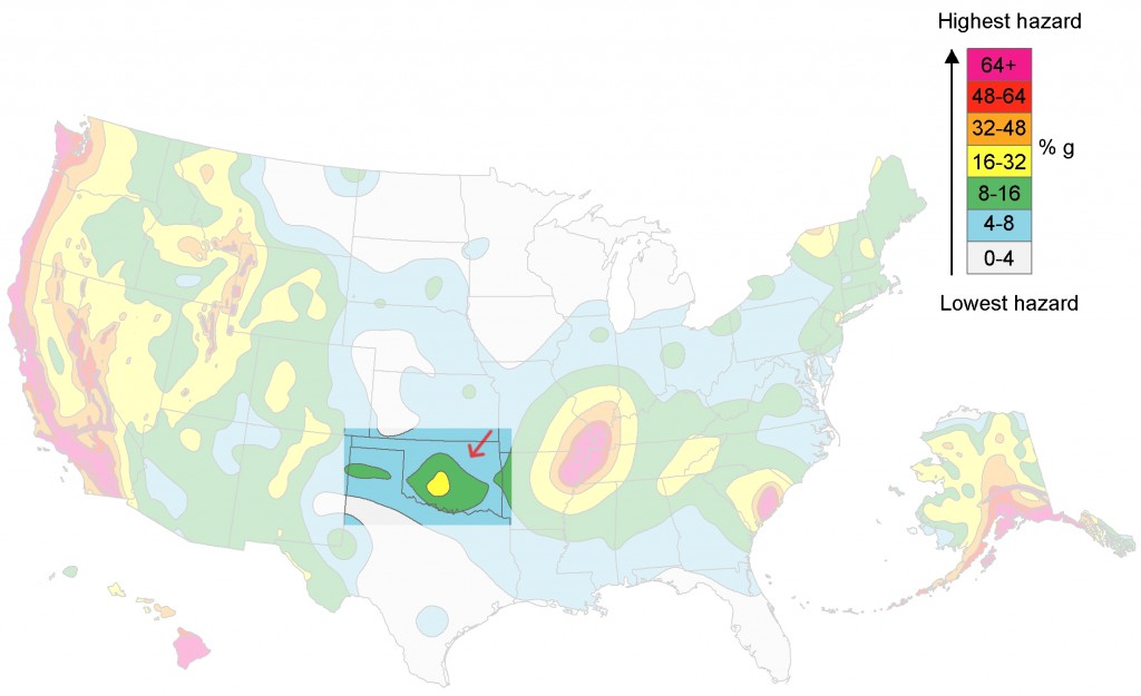 Die Karte zeigt Erdbebenrisiken in den USA: Der Kasten markiert den Bundesstaat Oklahoma, der rote Pfeil den jüngesten Bebenschwarm. (Bild: gemeinfrei / USGS)