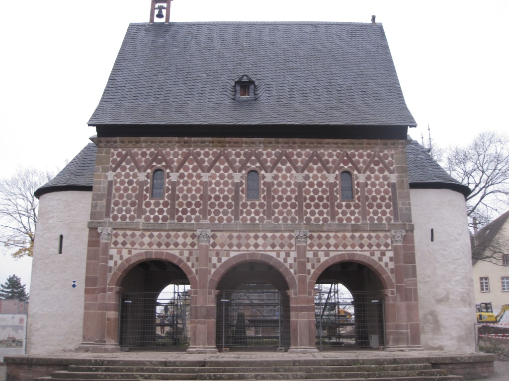 Karolingische Torhalle in Lorsch von Westen