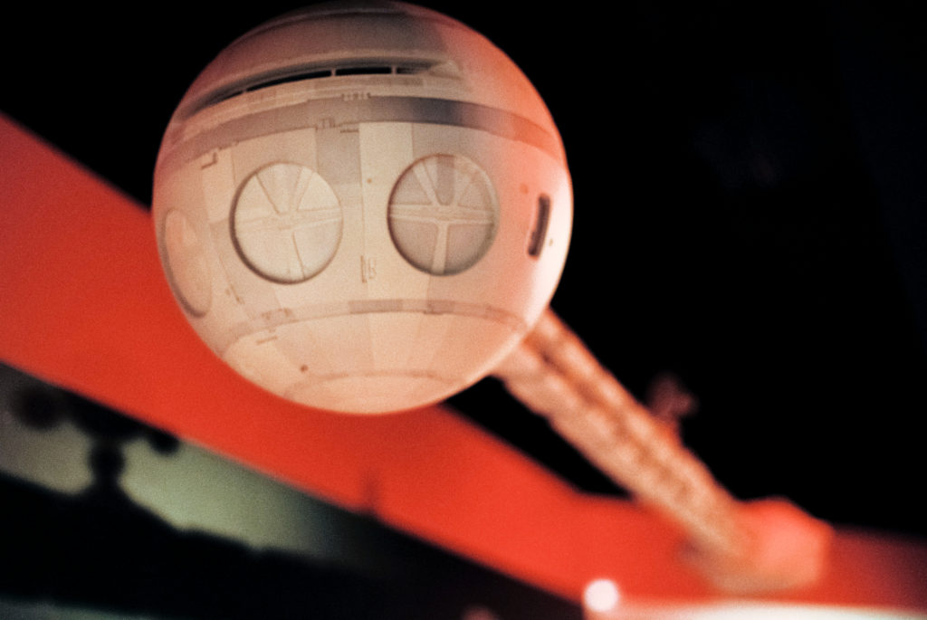 Kubrick's 2001: 50 Years A Space Odyssey. Modell der USS Discovery One, das im Film eingesetzt wurde. Deutsches Filmmuseum, Frankfurt am Main