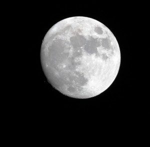 Aldebaran kurz vor der Bedeckung durch den Mond am 23.12.2015, 19:11:59 MEZ. TS-Optics TSAPO65Q apochromatischer Refraktor, 420 mm Brennweite, 65 mm Apertur. Canon EOS 600D, ISO 800, 1/640 s