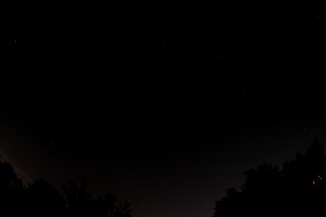 Der Nordhimmel am 23 Mai 2014 von Darmstadt-Eberstadt, um 24:00. Canon EOS 600D, Sigma 10 mm F2.8 EX DC, ISO 800, 10 s