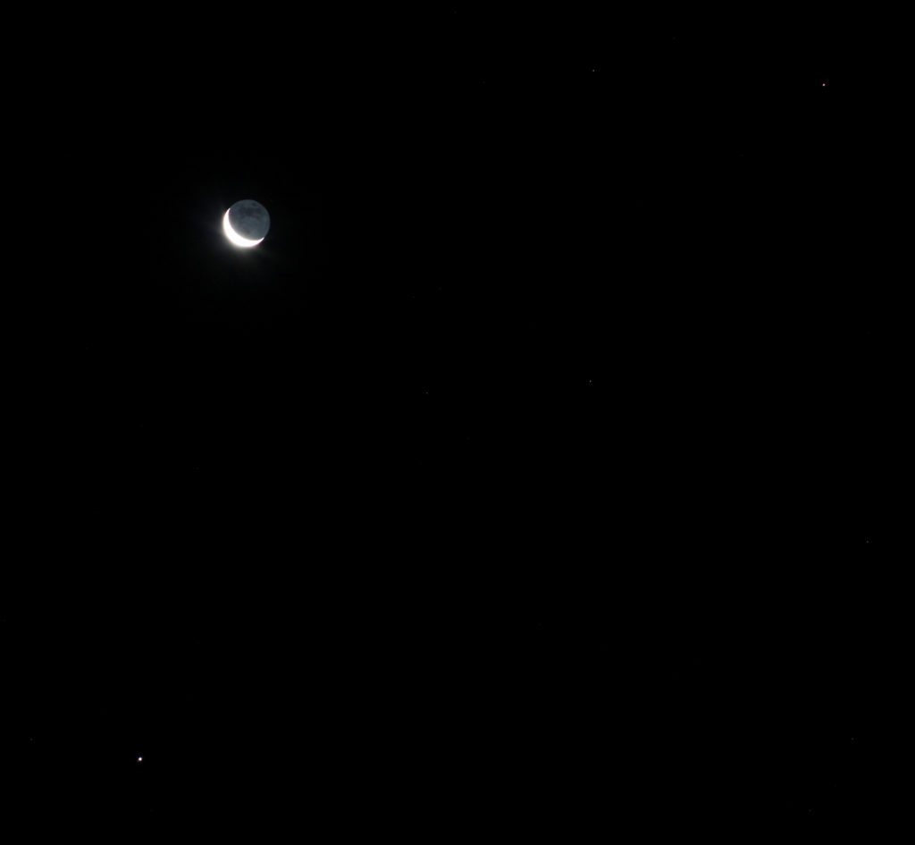 Jupiter, der abnehmende Mond und Mars am Morgen des 14.12.2017, 6:50 MEZ, Canon EOS600D, Leitz-Summicron-R 90mm, ISO 1600, f/4, 0.6s