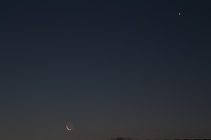 Der Mars, der abnehmende Mond und die Venus am Morgen des 11. September 2015, 6:05 MESZ. Canon EOS6D, Leica Elmarit-R 135 mm, ISO 1250, f/5.6, 0.6 Sekunden