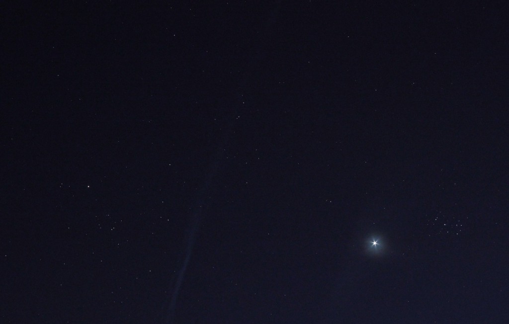 Mel 20 (Hyaden), Venus und M45 (Plejaden) am 12.4.2015 um 21:32 MESZ, Canon EOS600D, Leica Summicron 50, f /4, ISO 3200, 2 Sekunden