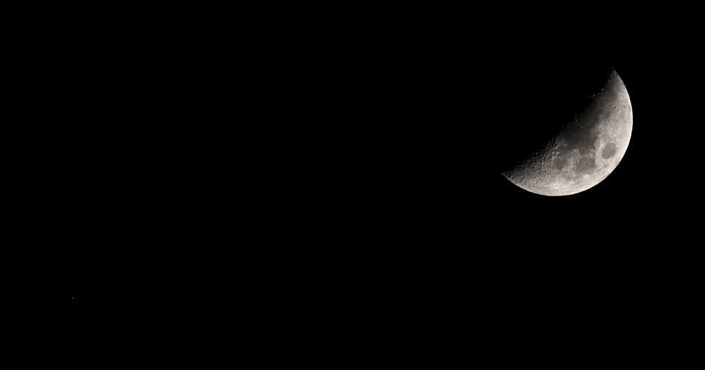 Mond und Aldebaran am 7.3.2014 um 23:00 über Darmstadt, Canon 600 D, ISO 800, 1/250 s, 65/420 Apochromat