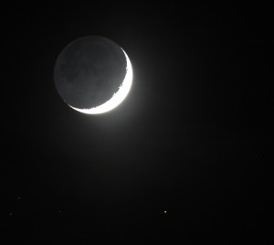 Der zunehmende Mond und Aldebaran am 21.4.2015, 21:47 MESZ, Canon EOS600D, TS-Optics TSAPO65Q 420/65 Quadruplet Apochromat, ISO 1600, 1/3 Sekunde