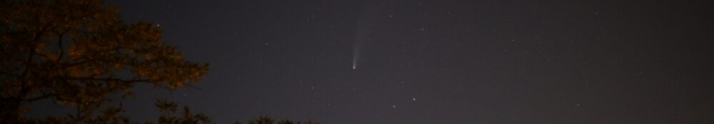 Komet C/2020 F3 (NEOWISE) am Abend des 19 Juli 2020 um ca. 22:20 MESZ über Darmstadt. Canon EOS6D mit Leitz Summicron-R 50mm, ISO 3200, f/2.0, 0.8s
