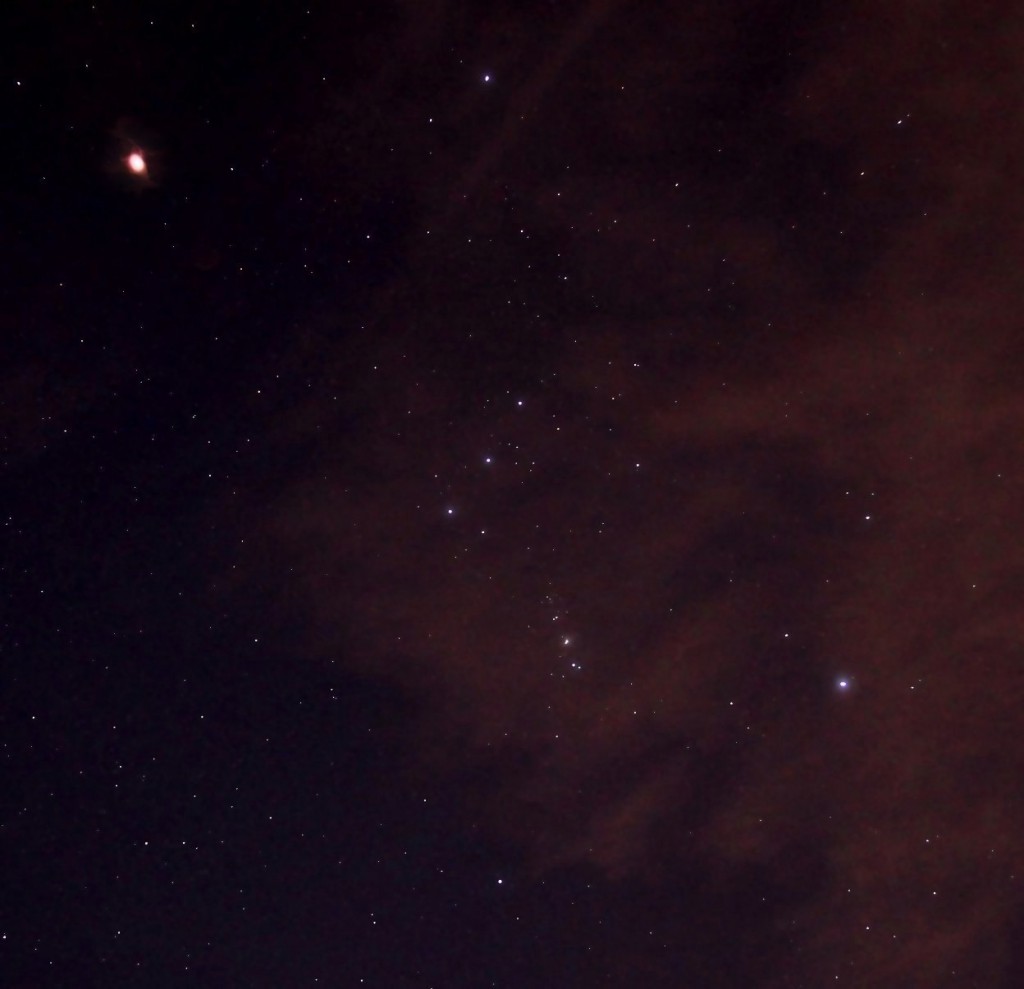 Orion mit bedrohlich aufgeblähtem Beteigeuze am am 31.3.2015 um 21:00 MEZ, Canon EOS 600D, Leica Summicron 50, ISO 3200, f/2.8, 3 Sekunden
