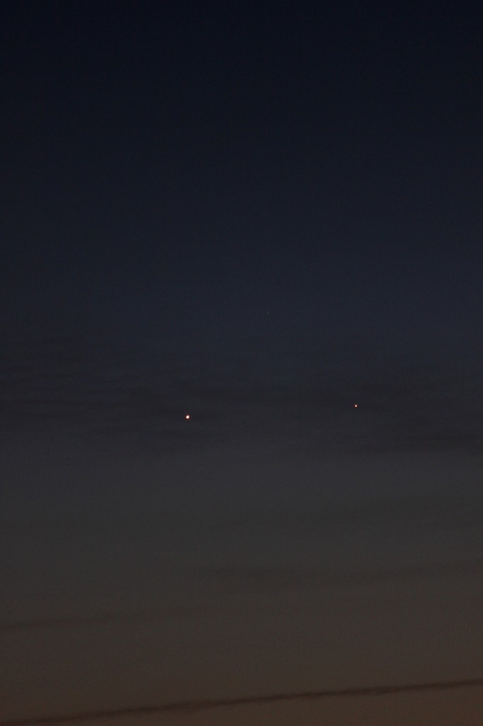 Venus und Merkur über Darmstadt, 14.1.2015, 17:52, Canon EOS 600D mit Canon EFS 55-250 mm, ISO 800, Brennweite 250 mm, f5.6, 1/5 Sekunde