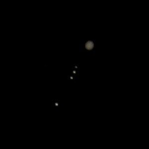 Kompositaufnahme von Jupiter mit (von unten nach oben) Ganymed, Europa, Io und Callisto am 23.1.2015, 22:30 MEZ bei schlechtem Seeing