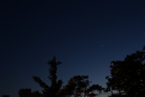 Jupiter und Venus über Darmstadt am 1.6.2015, Canon EOS 6D, Leica Summicron 50 mm, f/5.6, ISO 800, 1 Sekunde