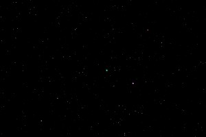 Komet C/2014 Q2 (Lovejoy) und Alamak (Gamma Andromedae) am 3.2.2015, 22:08 MEZ, Canon EOS 600D mit Leica Elmarit 135 mm f/2.8, ISO 6400, 4 Sekunden