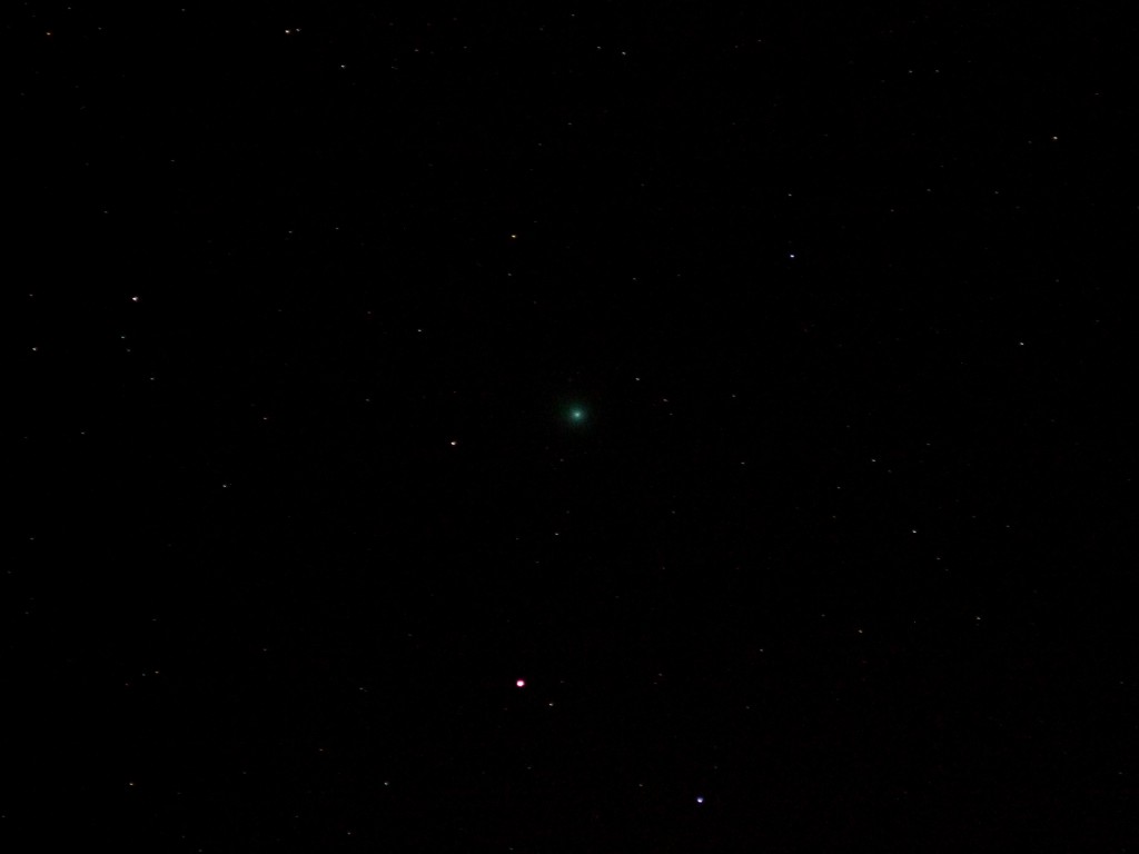 Komet C/2014 Q2 (Lovejoy) über Darmstadt am 14.1.2015, 21:58 MEZ, Canon EOS 600D mit Leica Vario-Elmar 70-210 mm, Brennweite 210 mm, ISO 6400, f4, 3.2 Sekunden
