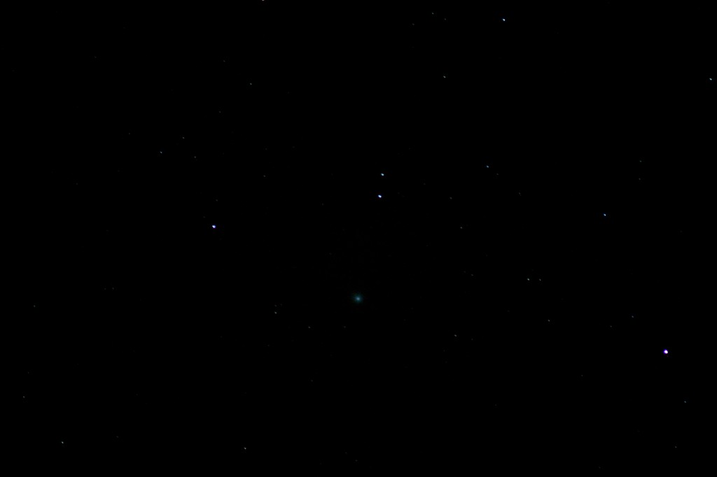 Komet C/2014 Q2 (Lovejoy) über Darmstadt am 21.1.2015, 00:21 MEZ, Canon EOS 600D mit Leica Vario-Elmar 70-210, ISO 6400, 210 mm Brennweite, f4, 4 s Belichtungszeit