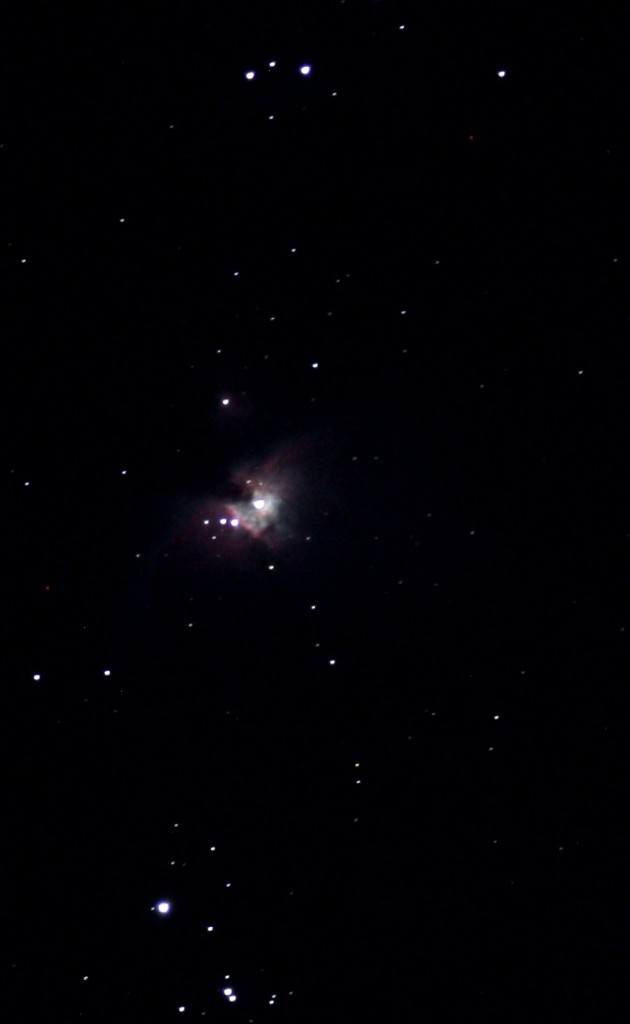 M42 und M43 im Sternbild Orion am 19.10.2013 um 3:41 MESZ, Teleskop: TSED503, 330 mm Brennweite, 50 mm Apertur, ED Apochromat, Kamera Canon EOS 1000D, ISO 800, 15 s, nachgeführt per Vixen GP2 Photo Guider