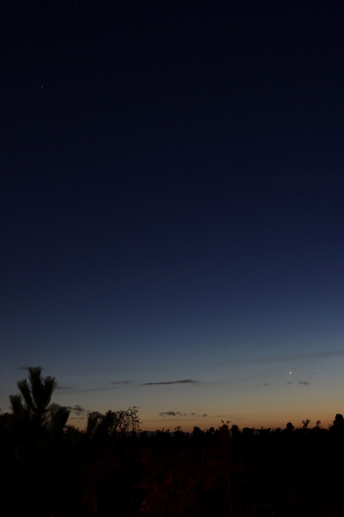 Mars (links oben), Venus und Markur am 14.1.2015 über Darmstadt, Canon EOS 600D mit Leica Summicron 2/50, ISO 800, f4, 1 Sekunde