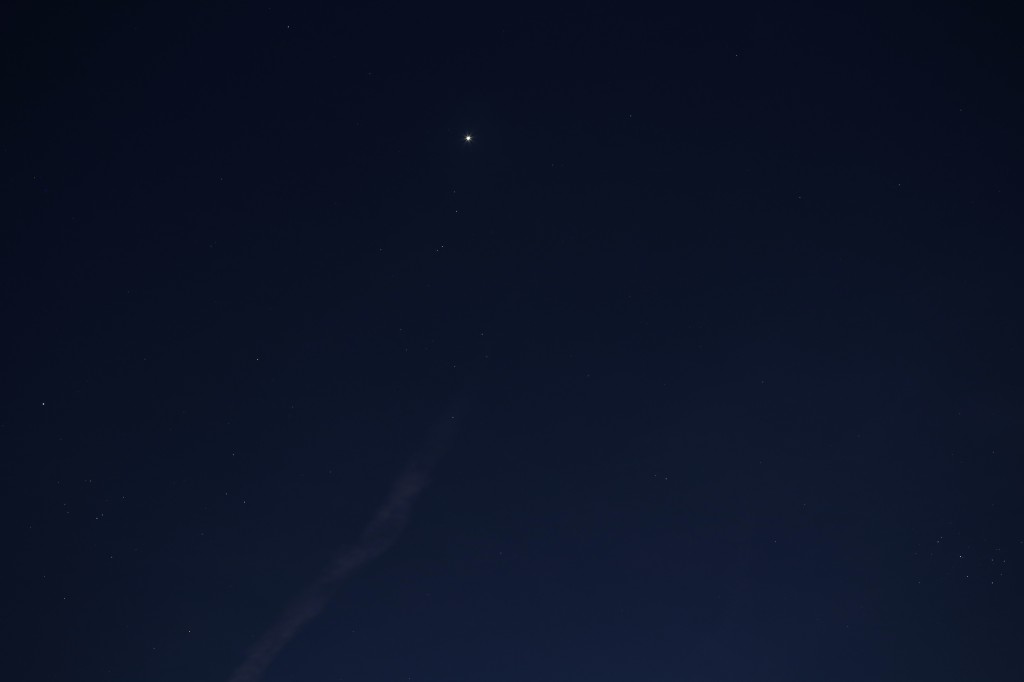 Das Sternbild Stier mit den Hyaden (Mel20), Venus und den plejaden (M45) am 19.4.2015 um 21:28 MESZ, Canon EOS6D, Leica Elmarit 135, f/4, ISO 800, 1 Sekunde