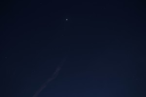 Das Sternbild Stier mit den Hyaden (Mel20), Venus und den plejaden (M45) am 19.4.2015 um 21:28 MESZ, Canon EOS6D, Leica Elmarit 135, f/4, ISO 800, 1 Sekunde