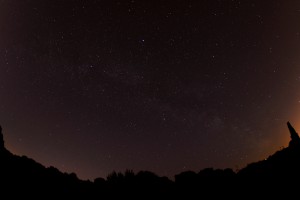 Die Milchstraße über Darmstadt am 26.6.2014, 00:16 MESZ, Blick nach Osten, Canon EOS 600D, Sigma EX10mm f2.8, ISO800, 45 Sekunden Belichtung mit Nachführung