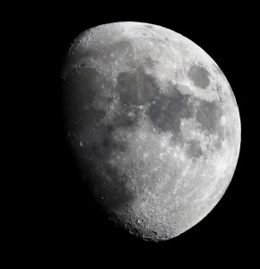 Der Mond über Darmstadt am 9.2.2014, 19:31 MEZ, 65/420 mm Apochromat, Canon EOS 600 D, ISO 400, 1/640 s