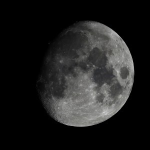 Der Mond am 12.1.2014 um 22:38 MEZ. Mare Imbrium und Sinus iridum sind nun komplett ausgeleuchtet. Teleskop: TS Optics Quadruplet 65/420 apochromatischer Refraktor, Kamera Canon EOS 600D