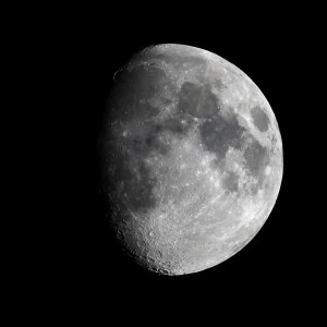 Der zunehmende Mond über Darmstadt am Abend des 15.6.2016, 65/420 Quadruplet apochromatischer Refraktor TS Optics TSAPO65Q, Canon EOS600D