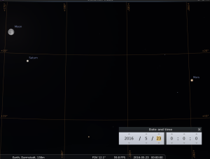 Der Mond im dritten Viertel, Saturn, Antares im Skorpion und Mars am Abend des 23.5.2016, simuliert für Darmstadt um 00:00 UTC (02:00 MESZ)