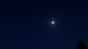 Saturn, Spica, Mond und Mars über Darmstadt am 8.6.2014, 22:36 MESZ, Canon EOS 600D, Signa EX 10 mm f2.8 DC, ISO 200, f2.8, 1 s