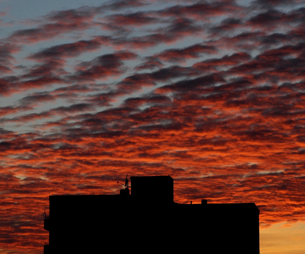 Sonnenuntergang am 7.3.2015 über Darmstadt - die Wolken ziehen doch tatsächlich ab!
