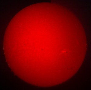 Komposit aus drei Aufnahmen der Sonne im H-Alpha-Band, 14.2.2014, gegen 12:00 MEZ, Coronado PST; Canon 1000D
