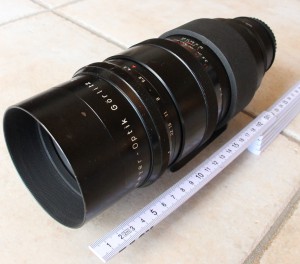 Telemegor 300 f4.5 von Meyer Optik Görlitz, Gesamtansicht mit Pentacon-Six-auf-Canon-EOS-Adapter