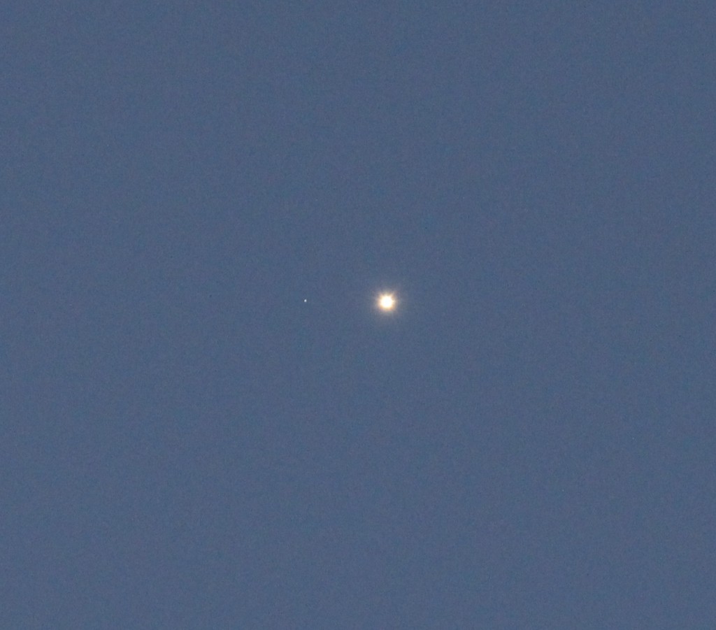 Enge Konjunktion von Uranus und Venus am 4.3.2015, 18:50 MEZ, TS-Optics TSApo65Q Quadruplet 65/420 Apochromat, Canon EOS 600D, ISO 1600, 1/6 Sekunde