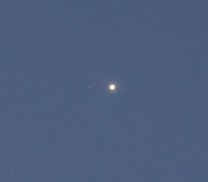Enge Konjunktion von Uranus und Venus am 4.3.2015, 18:50 MEZ, TS-Optics TSApo65Q Quadruplet 65/420 Apochromat, Canon EOS 600D, ISO 1600, 1/6 Sekunde