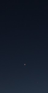 Uranus, Venus und Mars am 28.2.2015, 19:00 MEZ. Canon EOS 600D, Leica Summicron 50, f/8, ISO 800, 1 Sekunde