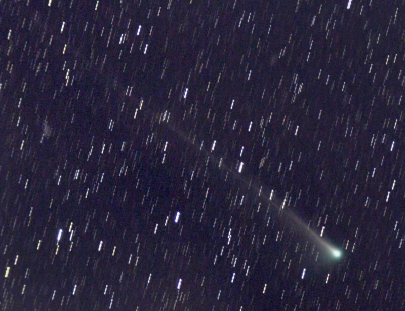 Komet C/2013 V5 Oukaimeden, aufgenommen am 28. 9. (kurz vor seinem Perihel). Aufnahmedaten: 30x30s auf 6400ASA, 70/420mm Refraktor, Canon EOS 600D. Aufnahme Ort: Cochrane, Chile (47° S)