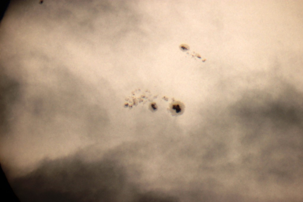 AR1944 heute Nachmittag, aufgenommen zwischen Wolken in der Sternwarte Aachen. (200mm f/15 Refraktor, Canon EOS 600D)