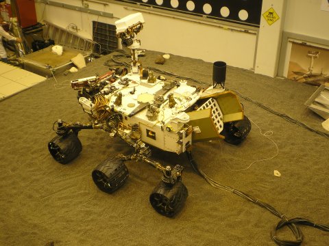 MSL rover test model at JPL site in Pasadena, source: MIchael Khan