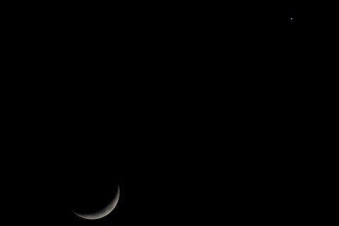 The Moon and Venus on 26 March 2012, ca. 22:15 CEDT, seen from Darmstadt, Germany, source: Michael Khan