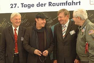Ernst Messerschmid, Peter Schilling, Miroslaw Hermaszewski, Ed Buckbee