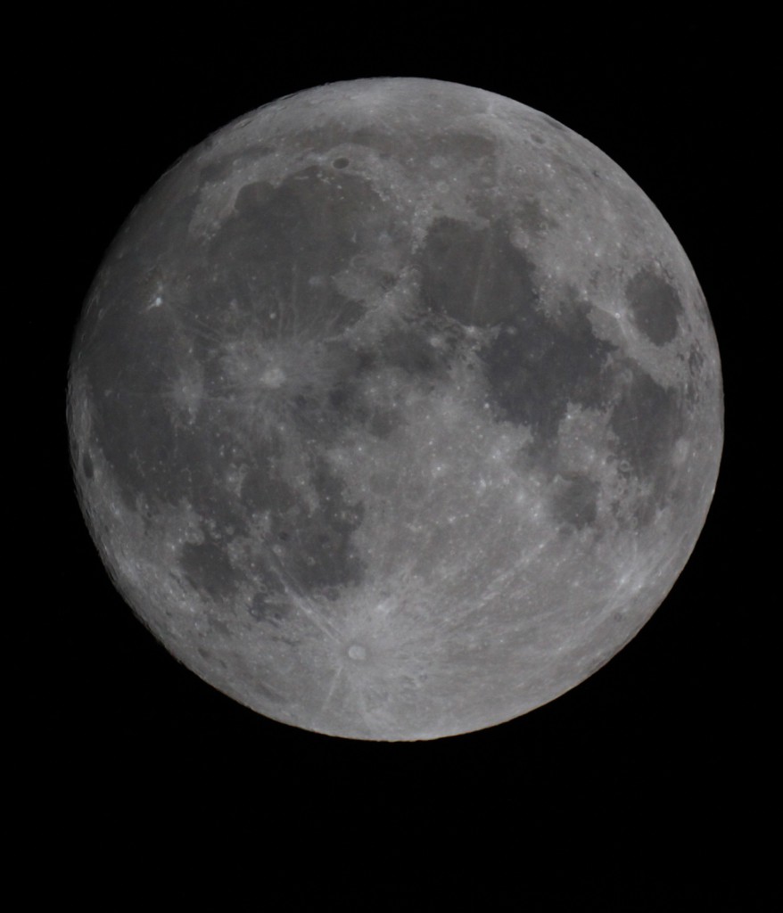 Mond, Dortmund, 26.10.2015, 21:37 h UTC+1, Maksutov Cassegrain 127/1500, Canon EOS 5D Mark II, ISO 1600, 1/2500s