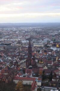 Blick auf Freiburg im Breisgau vom Schlossberg aus