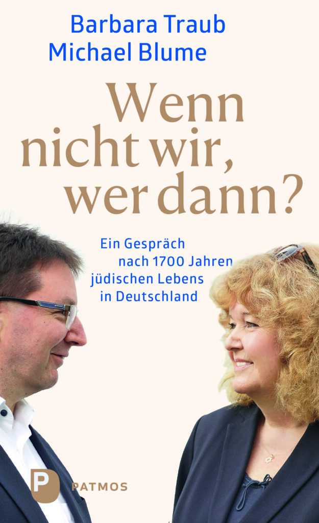 Das Cover des Buches "Wenn nicht wir, wer dann? Ein Gespräch nach 1700 Jahren jüdischen Lebens in Deutschland" bei Patmos zeigt Dr. Michael Blume links und Professorin Barbara Traub rechts im Dialog miteinander.