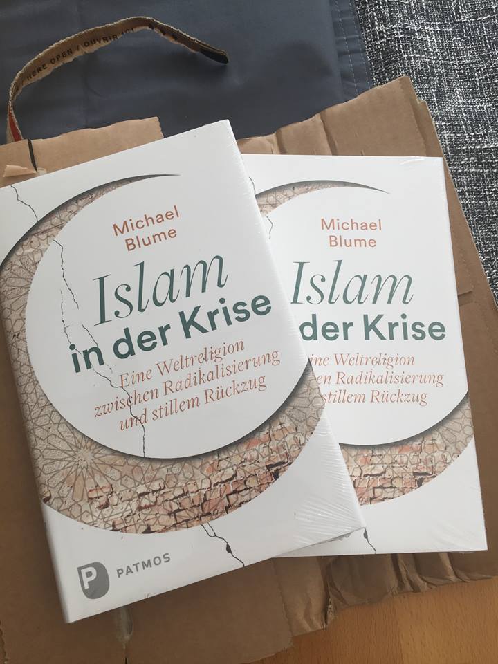 Fotografie von 2 Bänden "Islam in der Krise. Eine Weltreligion zwischen Radikalisierung und stillem Rückzug" von Michael Blume.