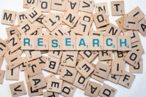 "Research", englisch für Forschung. Eine Kombination aus Buchstaben bei Scrabble