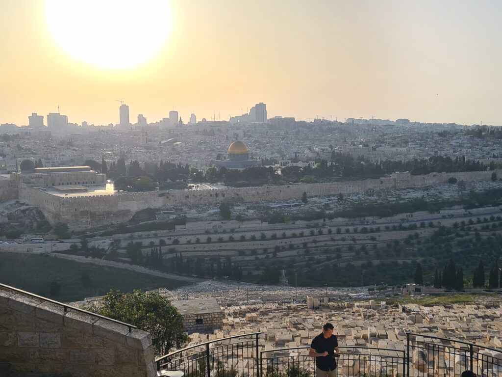 Blick über Jerusalem mit der goldenen Kuppel des Schreins für den heiligen Felsen (Journalisten-Position). 